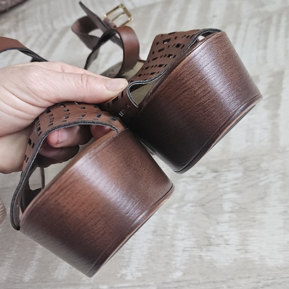 GBG Los Angeles Jelty Faux Leather Platform Heel Sandals - Picture 6 of 13